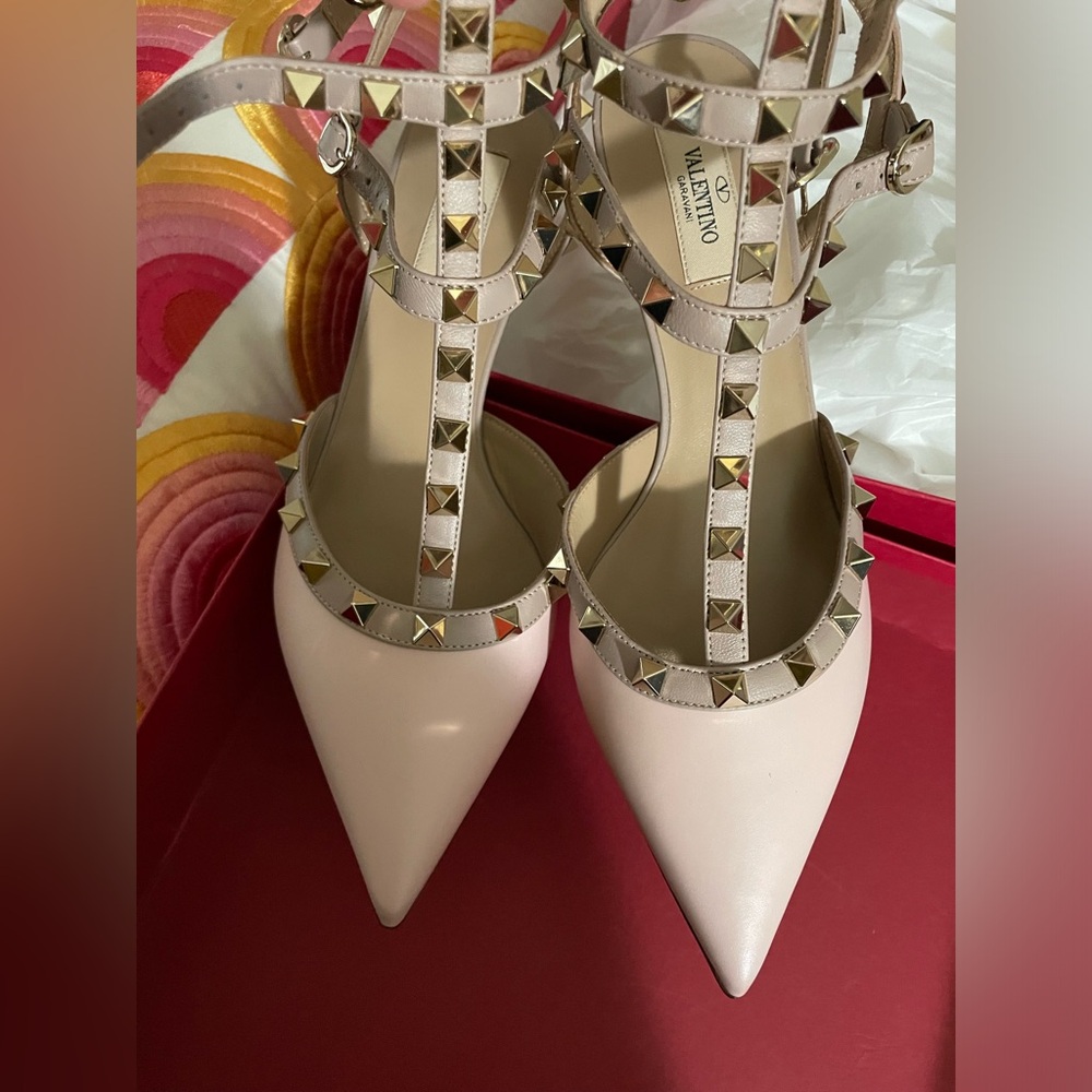 Valentino Rockstud Caged size 40
New
Studded Pink Strappy Heels